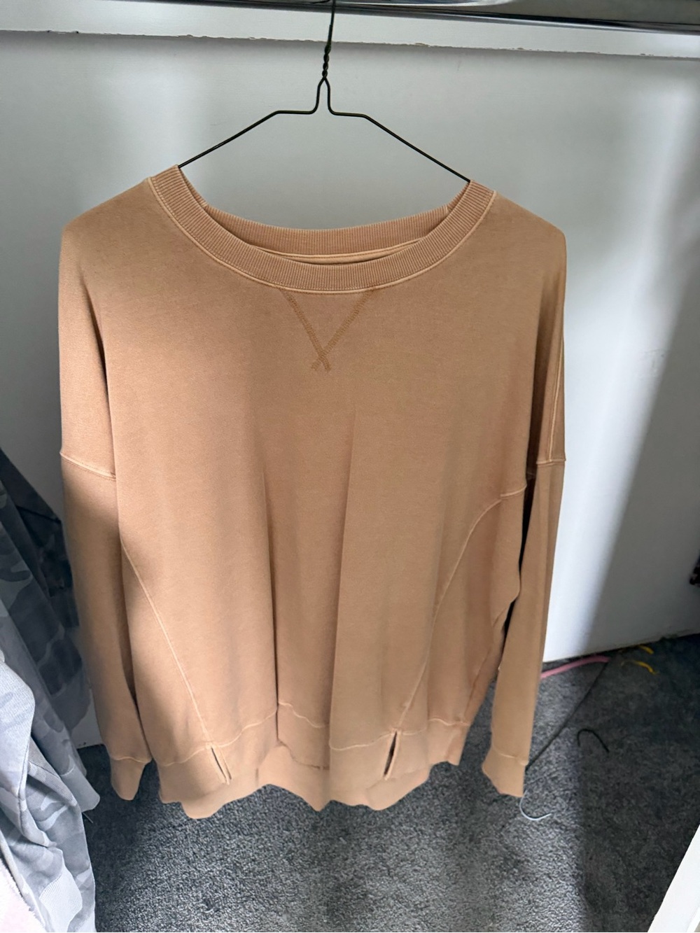 SO Clothing Women’s Long Sleeve Sweatshirt light brown Size XL